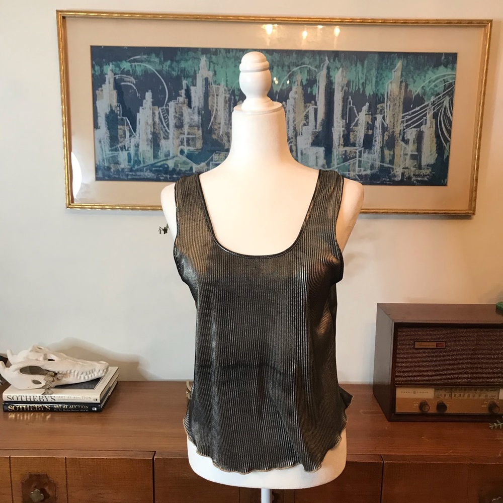 Metallic tank